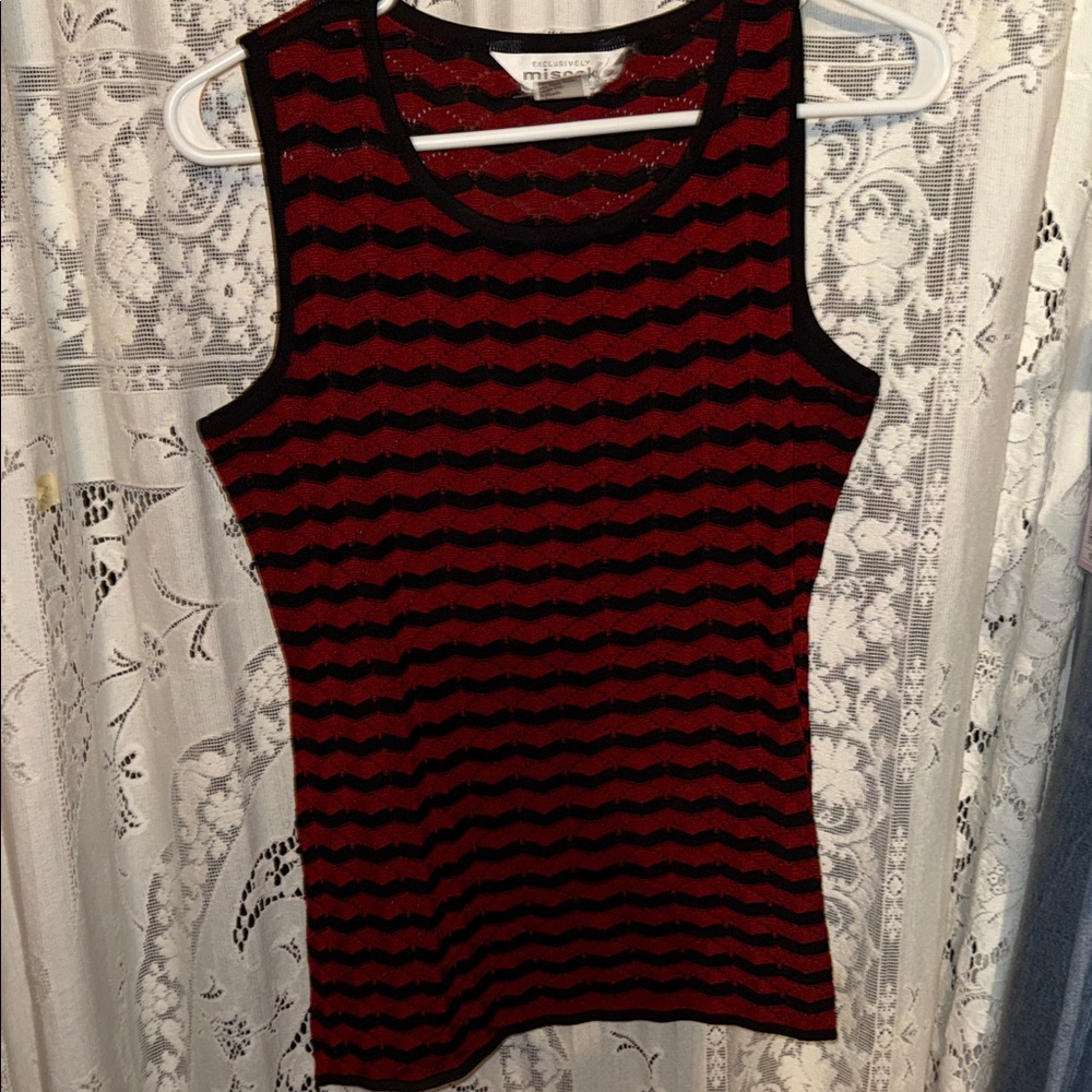Misook Black and Red Wave‎ Pattern Tank Top